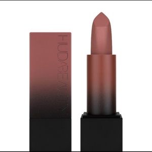 HUDA BEAUTY Matte lipstick in color Joyride